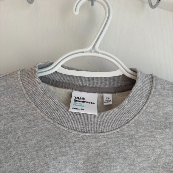 BNWT TNA SweatFleece Cozy Fleece Cropped Sweater - Picture 9 of 12